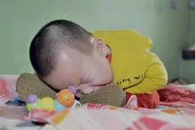 7个月宝宝成脑瘫，只因奶奶的这个错误行为，很多家长还在用图片