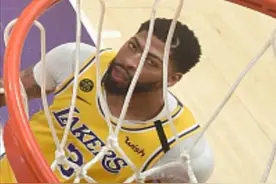湖人又输了，威少关键上篮拿下比赛，NBA赛场出现离奇一幕图片