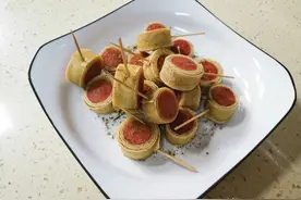 超好吃的豆皮香肠卷，酥脆香软，大人和孩子都馋哭了图片