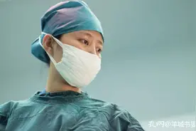 很难想象，医生夫妇的书里只有一本文学书图片