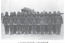 新中国第一个独立飞上蓝天的女性图片