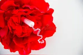 经期可以同房？红糖水、生孩子能治痛经？这些事每个女生都该知道图片