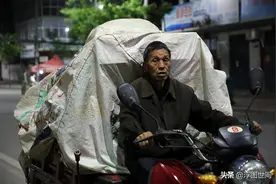 河南七旬木匠把自己棺材拉出大山卖：6岁白血病孙子急等救命钱图片