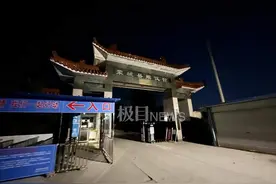 安徽牺牲消防员即将结婚，女友到殡仪馆执意要守灵图片