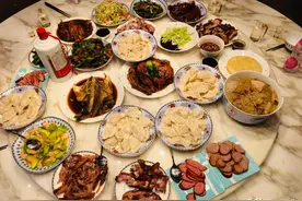 明星的年夜饭太丰盛，贾乃亮喝茅台，罗志祥晒妈妈的家常菜图片