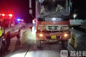 淮安交警查获超载货车：核载1.5吨实载36吨 超载率高达2400%图片