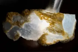 一块精品木那翡翠起货弥勒笑佛和三脚金蟾挂件，冰润亮丽图片