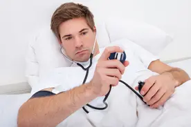 中青年人高血压，为何多是低压高？生活上做好7点，或许不用吃药图片