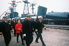 美国海军首次访华态度傲慢，入港不挂满旗，我方直接撤走仪仗队图片