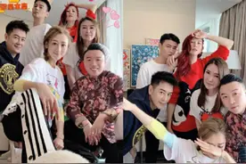 蔡少芬夫妇情人节与好友聚会，凑成一桌打麻将，星二代齐聚图片