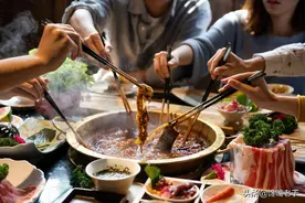 吃火锅时，服务员问你“加汤吗”，其实是给你暗示，你知道吗？图片