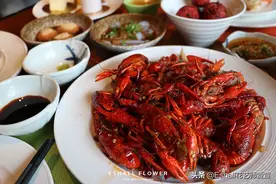 红火的小龙虾打卡，原来是夏天啊图片