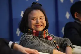 300亿或血本无归，连私宅都被拍卖！这个女首富还是栽了图片
