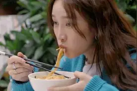 徐峥的那一碗葱油拌面，是上海人内心的执念，做法很简单图片