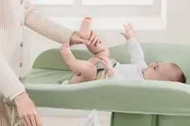 妈妈们注意了：不要再用湿巾给宝宝擦屁股，这种清洁方式很伤娃图片