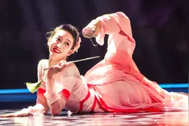 朱瑾慧：一个比郭珍霓更媚的女人，连张艺兴都忍不住“大胆示爱”图片