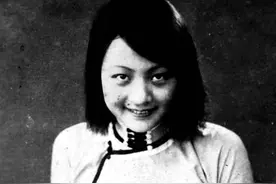 老照片：侵华日军私人相册里的中国女子，表情充满恐惧，强颜欢笑图片