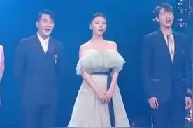 刘恺威与杨幂绯闻男友同台，大14岁依旧很帅，港媒称两人气氛太冷图片