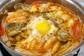 韩式海鲜豆腐锅，洗米水是好味道的关键，最后来个鸡蛋色香味俱全图片