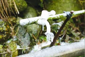 冬天水管冻住不用愁，农村小伙教几招，轻松解决，不用再求人视频封面