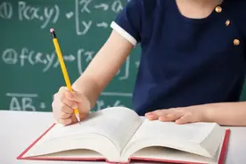 上海“学霸”父母不让娃上学，坚持自己教！检察官上门劝导，专家分析图片