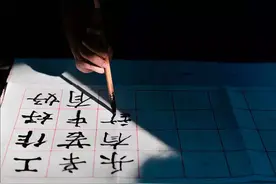 你的姓氏，藏着最美的情诗图片