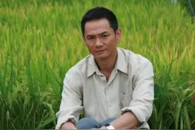 果靖霖：幼年丧母，中年丧妻，思念亡妻11年，至今未娶图片