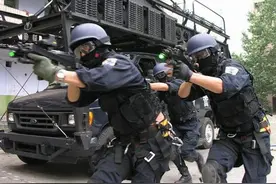 中国特警中的特警，世界拳王泰森遇到他，估计也打不赢图片