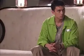 童星拍戏连灌3瓶水，强行催吐到满脸通红，刚脸部烫伤致剧组收工图片