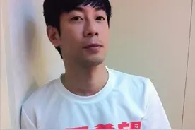 46岁男星神隐8年后曝近况，患怪病瘫痪在床难动弹，靠保险金度日图片