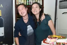47岁吴绮莉自曝仍单身，女儿不在身边感到孤独，不抗拒恋爱再生育图片