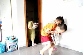 九岁女孩“教科书”式逃生，真的对了吗？图片