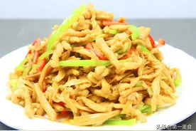 黄花菜炒肉丝很多人第一步就做错了，难怪不好吃，大厨教你如何做图片