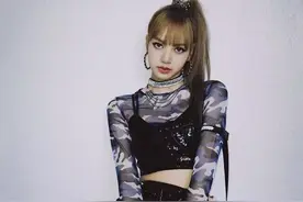 Lisa拿发带当腰带？只有51厘米的腰一折就断，看完真的不想吃饭了图片
