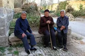 俗语“儿像娘，金砖砌墙；女儿像老子，反穿皮袄子”，啥意思？图片