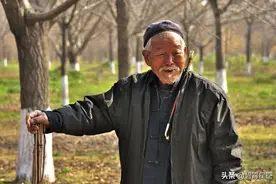 故事：父亲隐含悲愁：这一屁股情债，该咋还图片