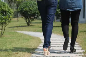有人走路长寿，但是有人却“废”膝盖，本文告诉你是怎么回事图片