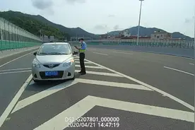 女司机回珠海走错路把车停高速路中间！对交警大吼：12分随便扣！图片