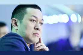 白送5000万，“他”却被骂上热搜！惯坏粉丝的蔚来，被粉丝举报了图片