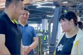 大衣哥21岁女儿现身减肥营，声称要减130斤，说话迟钝惹人担忧图片