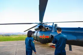 又美又飒！陆军首批直-20女飞行员公开亮相，来自南部战区某空突旅图片