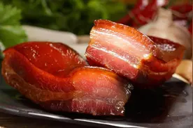 腊肉直接炒，难怪咸又硬，多做3步处理，软嫩又筋道，鲜香不油腻图片