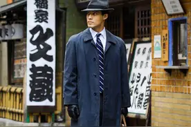 日本街头的浴血黑帮，完美诠释西装暴徒，教40岁男人如何穿西服？图片
