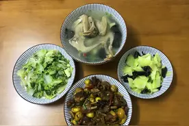 一家三口晚餐有荤有素，用普通食材做生日餐，孩子说：比饭店好吃图片