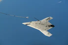 人类首架完全电脑操控真正自主隐身无人机 高调的X-47B攻击机百图图片