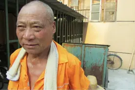 56岁环卫大叔，肝脏硬化转癌，医生叹息：上了岁数怎能如此放纵图片