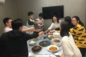 为啥说有些聚餐不适合带孩子？这背后的原因，职场宝妈要懂得图片