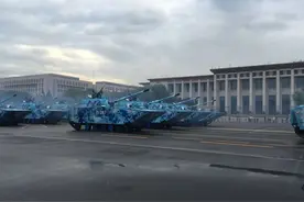 抢滩登陆！解放军开展登陆作战演习，全球最快两栖战车亮相图片