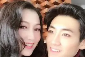看到55岁的林芳兵，才知什么叫美了一辈子，儿子像妈妈长得秀气图片