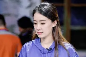 她是“冯巩女儿”，上过4次春晚不红，如今34岁被贾玲带火图片
